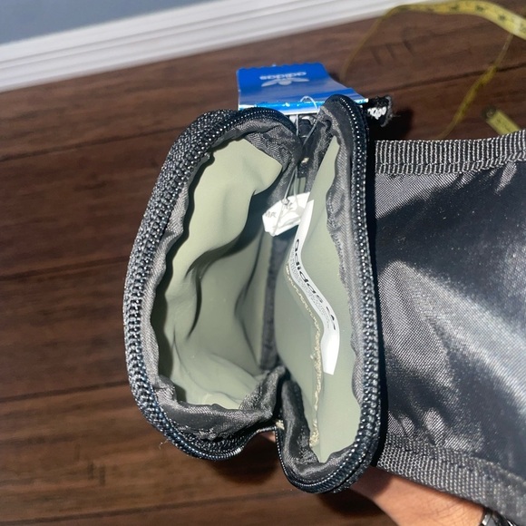 NWT Adidas crossbody bag sport bag phone bag travel bag small bag fall bag - Picture 5 of 16